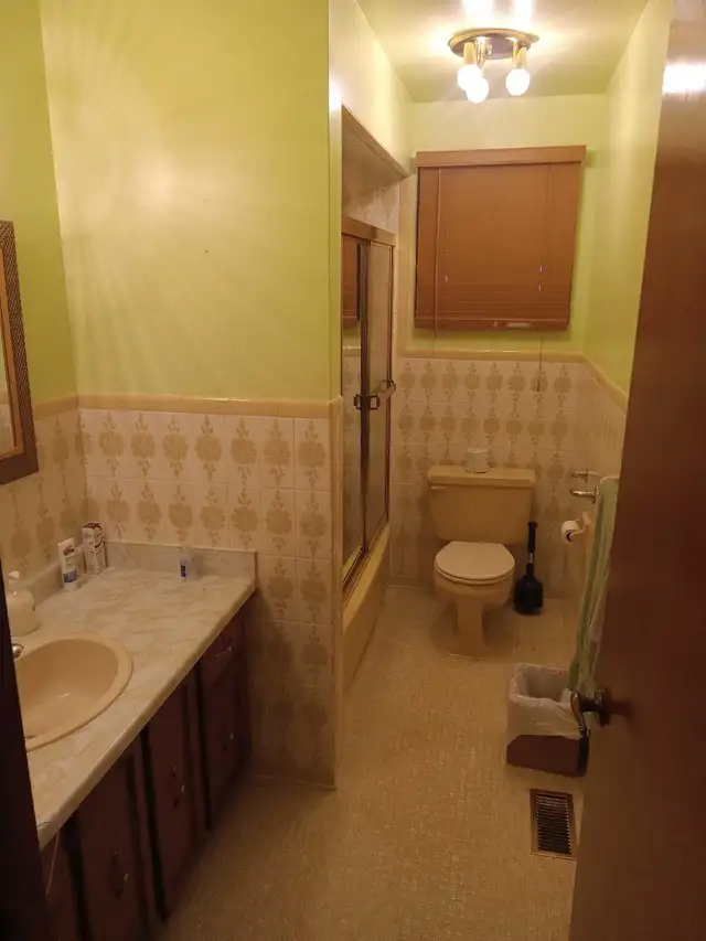 3 - Private Rooms Available in South Walkerville area in Windsor - Photo 8