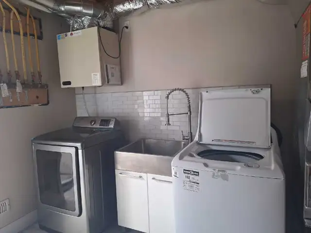 Spacious & Bright 2-Bedroom Basement Apartment in South Windsor. - Photo 7