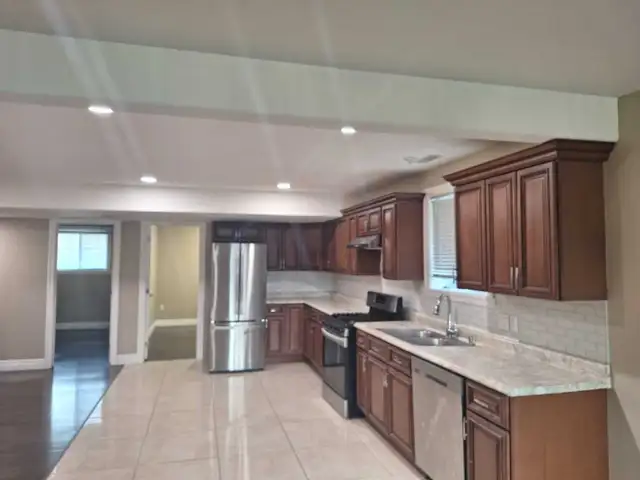 Spacious & Bright 2-Bedroom Basement Apartment in South Windsor. - Photo 10