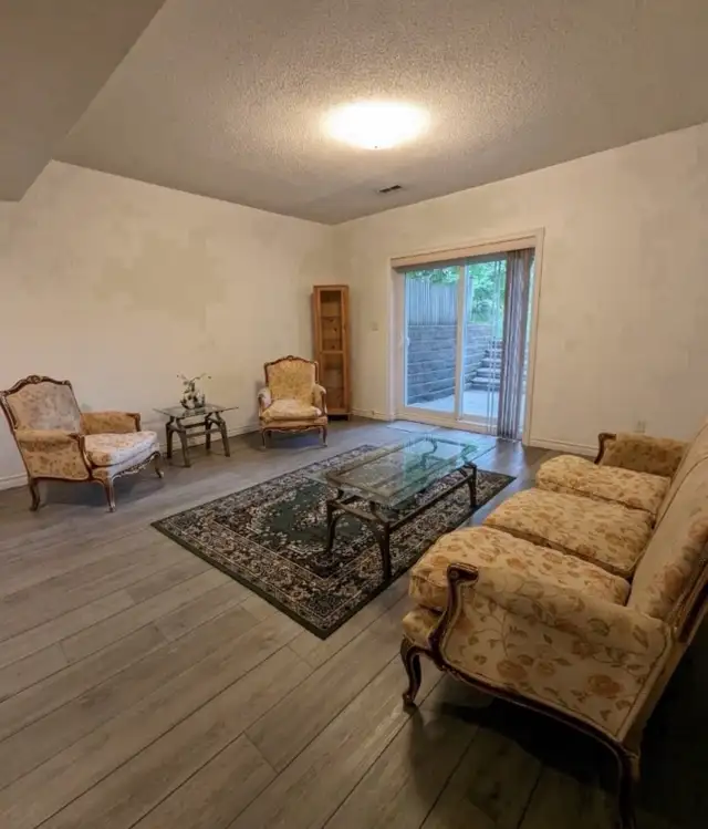 Bayview/Finch Private Room Walkout Basement - Photo 2