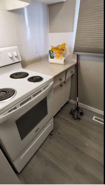 3 Beds 1.5 Baths Townhouse  (2-Storey) - AVAILABLE NOW - Photo 11