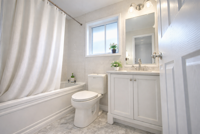 2 LARGE PRIVATE ROOMS UPPER FLOOR- (ST CLAIR & MIDLAND)-1850 - Photo 2