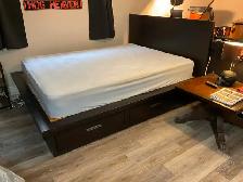 Queen Bed, modern with 4-Drawers