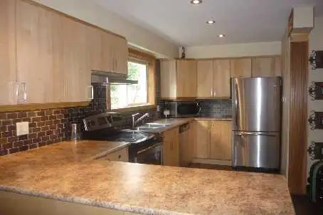 MASTER BEDROOM & PRIVATE WASHROOM STEELES AND BATHURST NEAR BUS - Photo 4