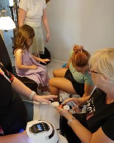 MOBILE NAIL TECH / PEDICURIST - Photo 4