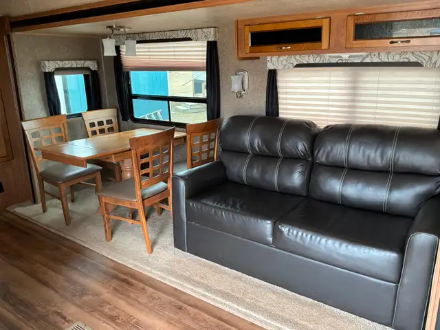 2017 Coachman Catalina destination park bunk house - Photo 4