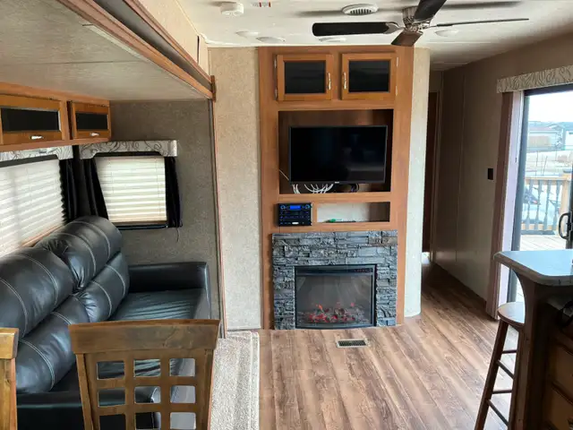2017 Coachman Catalina destination park bunk house - Photo 5