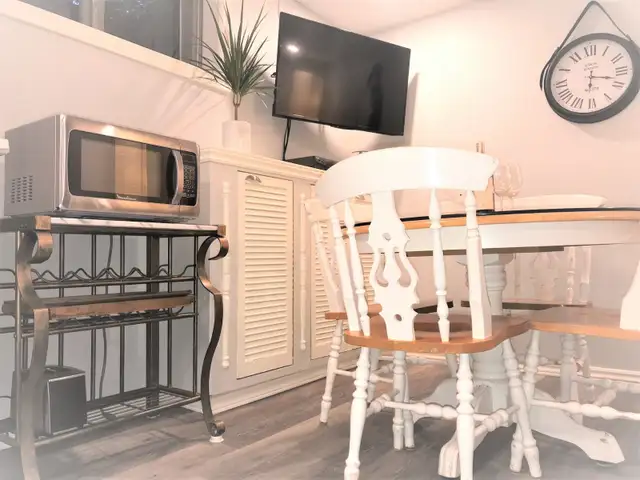 Room w/Pvt Bath apt Share w/1 other female 5min walk to Carleton - Photo 9