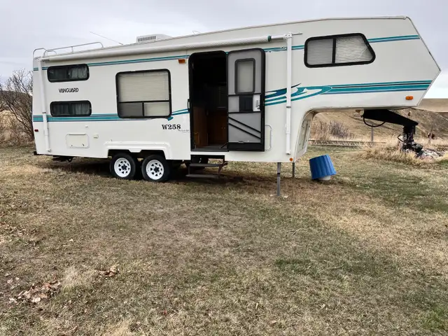 1999 Vanguard 5th wheel 25.8