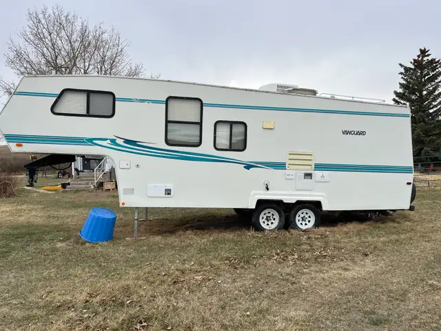 1999 Vanguard 5th wheel 25.8 - Photo 2