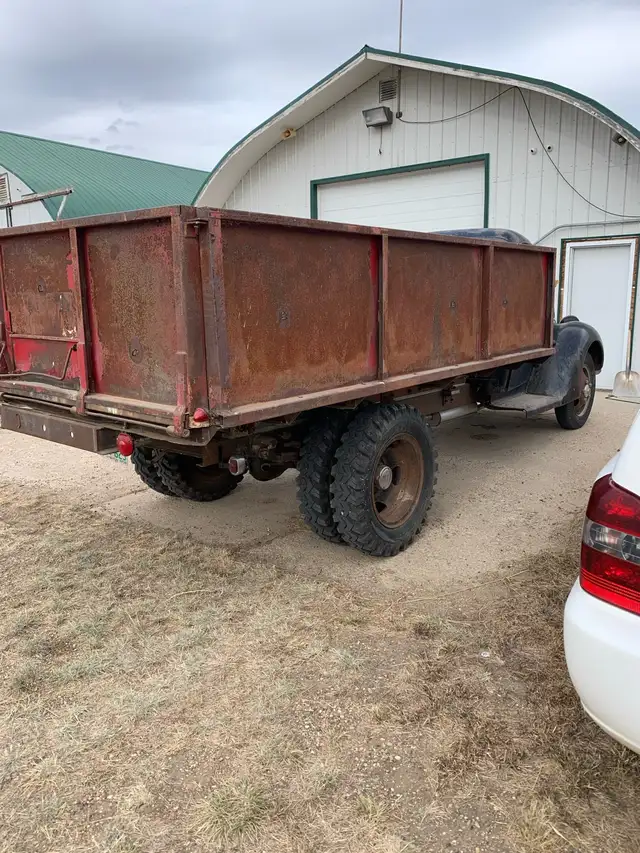 1941 Ford Two Ton - Photo 4