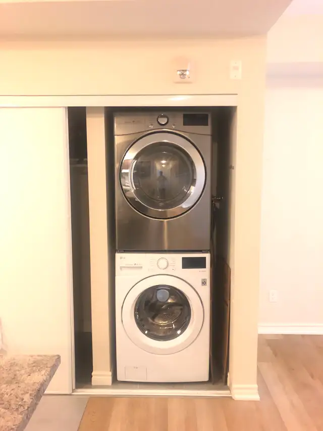 Spacious 3-Bedroom Condo with Balcony, Parking & Ensuite Laundry - Photo 5