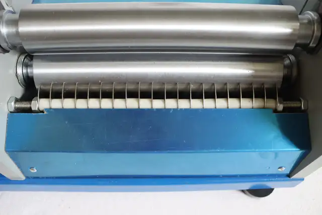 10.6in Auto Adhesive Gluing Coating Machine White 110V 120389 - Photo 7