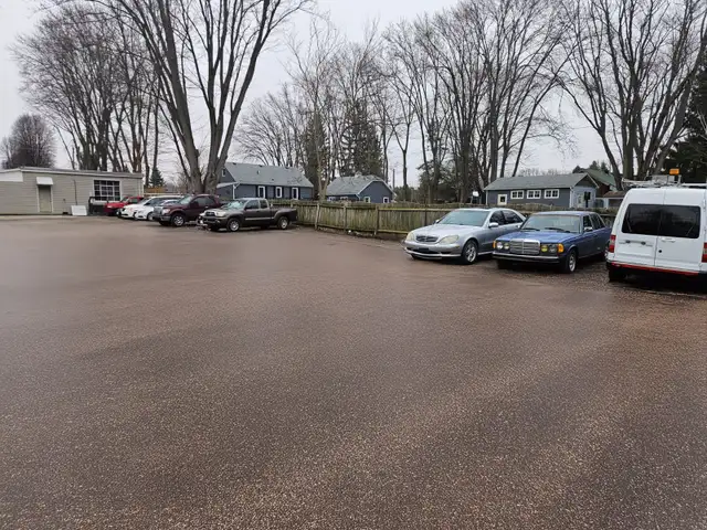 DEALERSHIP FOR RENT - OMVIC APPROVED - Photo 3