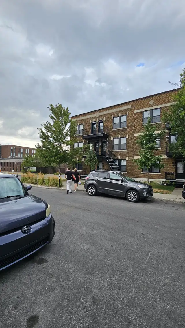 Appartement de 3 chambres et 1 salle de bain (Cession de bail) - Photo 2