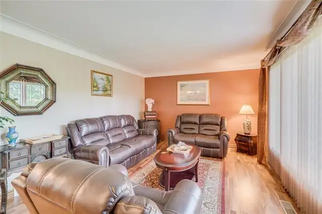 Entire House 3 1 Bedroom Bungalow in Niagara Falls/Chippawa - Photo 2