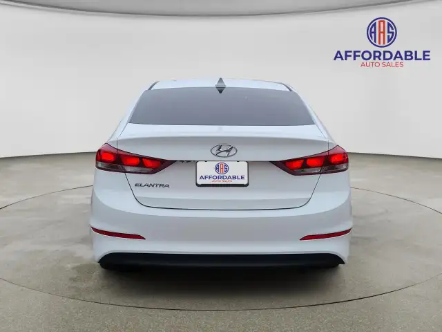 2018 Hyundai Elantra GLS - Photo 4