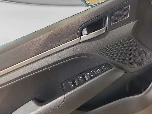 2018 Hyundai Elantra GLS - Photo 11