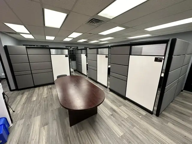 Stylish Refresh Teknion Wall System for Contemporary Office! - Photo 2