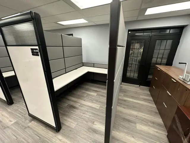 Stylish Refresh Teknion Wall System for Contemporary Office! - Photo 3