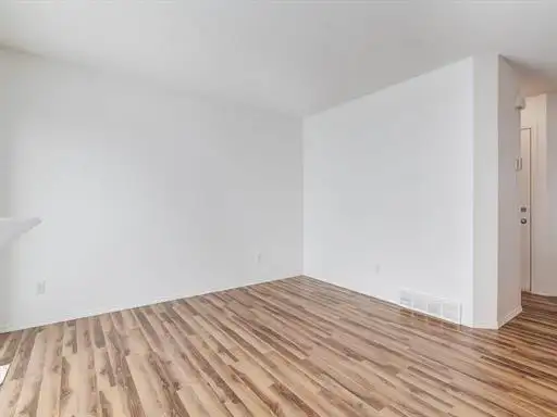 4-Bedroom, 3-Bath 2-Storey Walkout Basement House with Garage - Photo 5