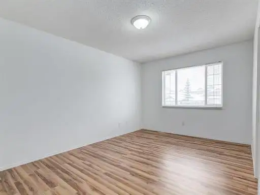 4-Bedroom, 3-Bath 2-Storey Walkout Basement House with Garage - Photo 10