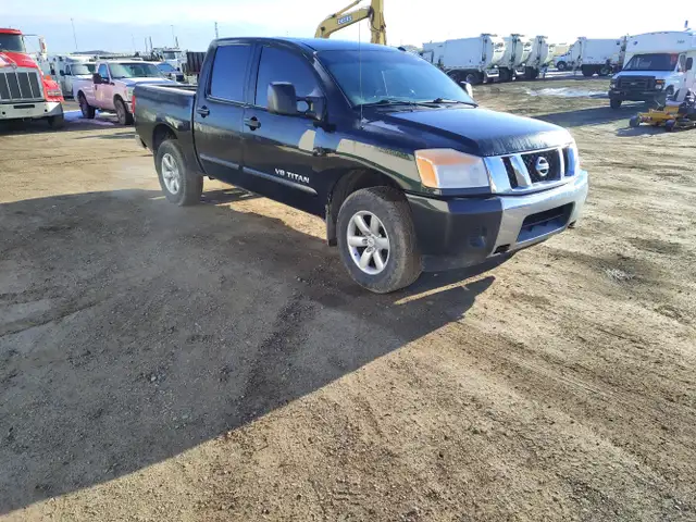2015 Nissan Titan - Photo 2