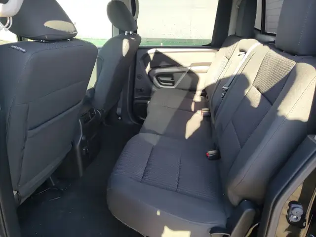 2015 Nissan Titan - Photo 14