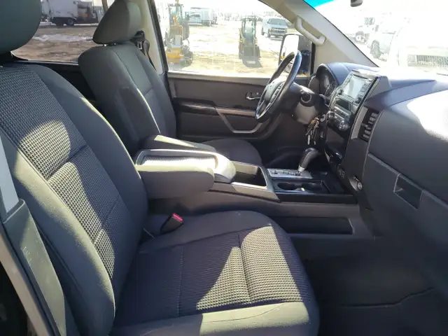 2015 Nissan Titan - Photo 17