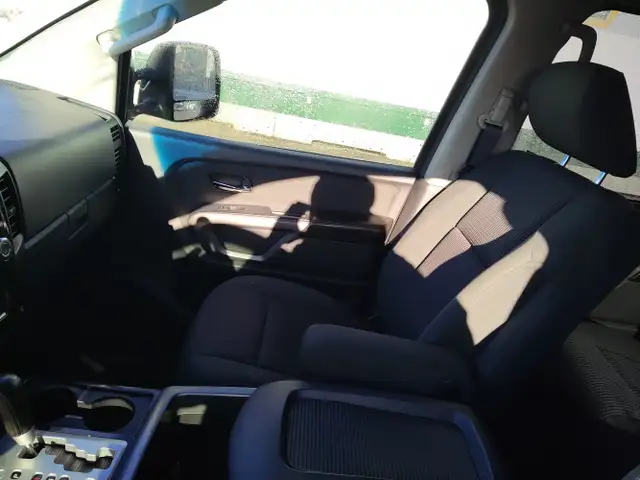 2015 Nissan Titan - Photo 20