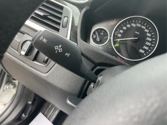 2017 BMW 3 Series - Photo 24