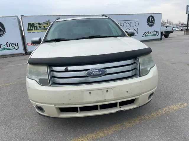 2009 Ford Taurus X - Photo 2