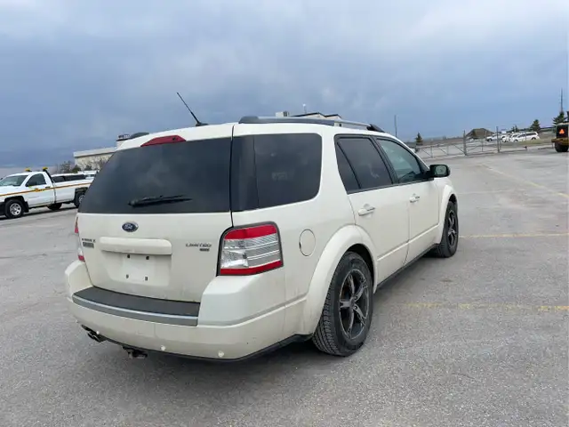 2009 Ford Taurus X - Photo 5