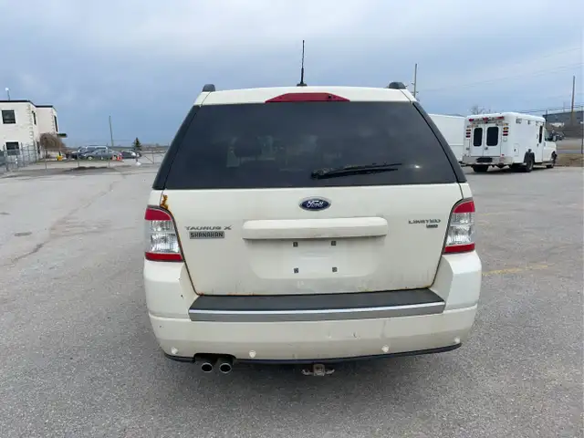 2009 Ford Taurus X - Photo 6