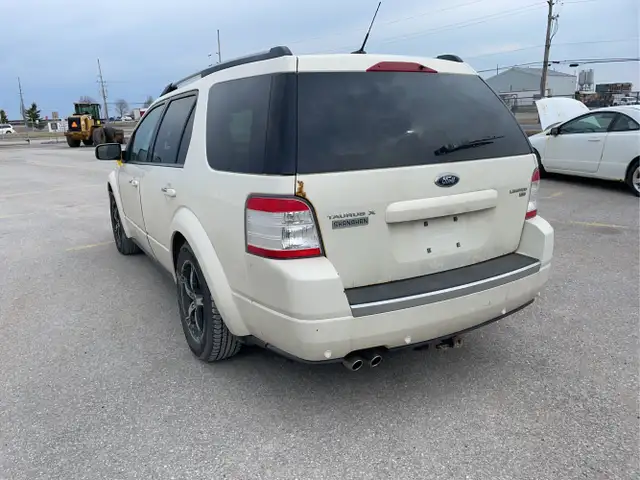 2009 Ford Taurus X - Photo 7