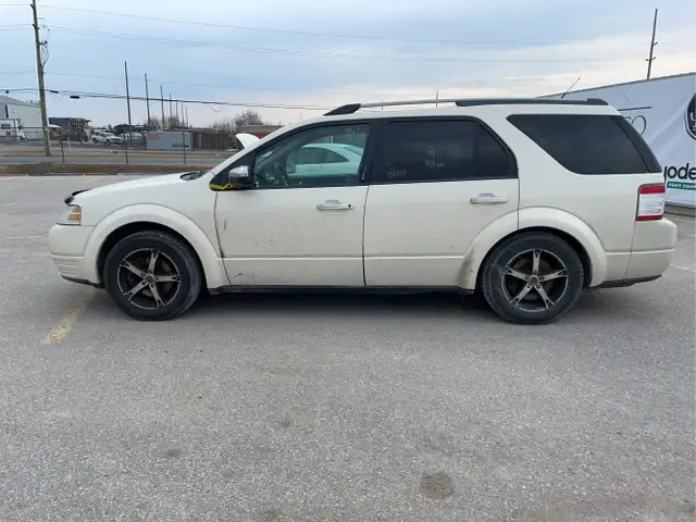 2009 Ford Taurus X - Photo 8