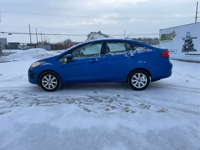 2011 Ford Fiesta - Photo 8