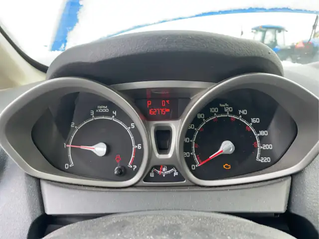 2011 Ford Fiesta - Photo 11