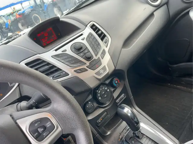 2011 Ford Fiesta - Photo 13