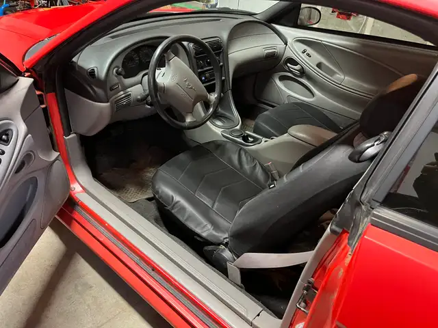 2000 Ford Mustang - Photo 4