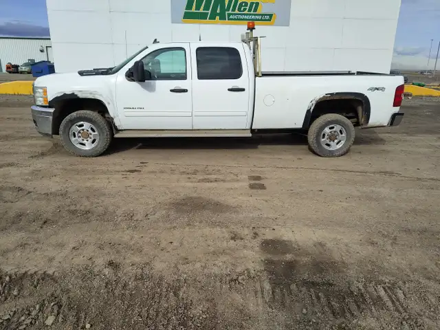 2012 Chevrolet Silverado 2500HD - Photo 2