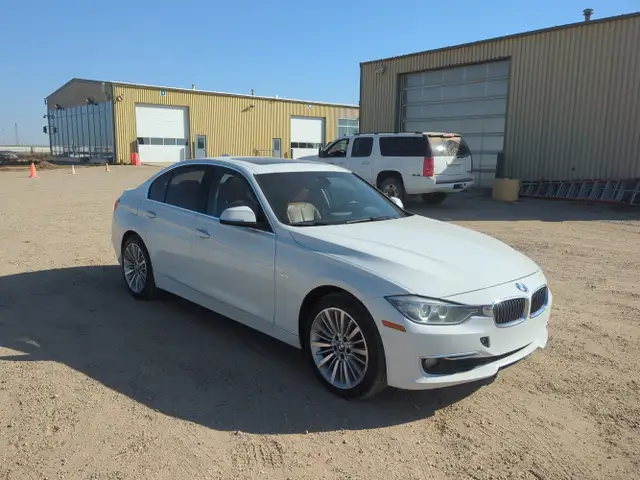 2013 BMW 3 Series - Photo 2