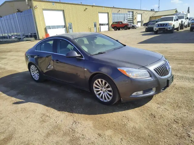 2011 Buick Regal - Photo 2