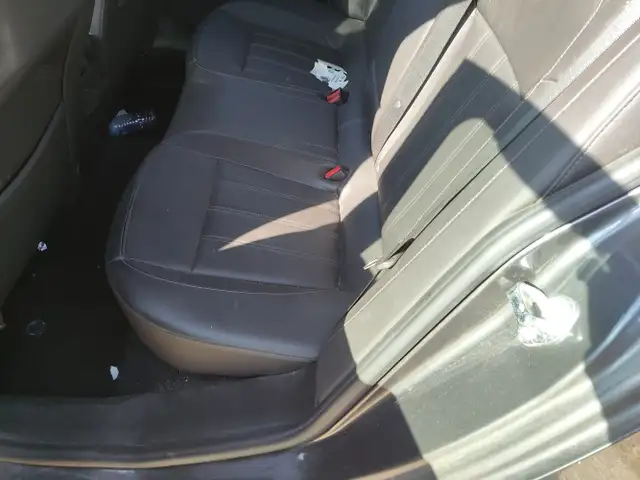 2011 Buick Regal - Photo 12