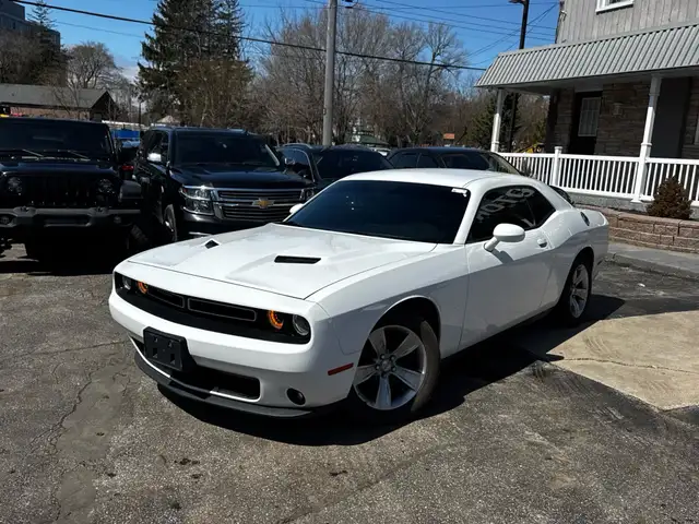 2015 Dodge Challenger 2dr Cpe SXT - Photo 8