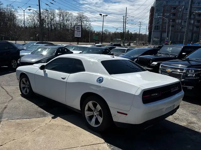 2015 Dodge Challenger 2dr Cpe SXT - Photo 9