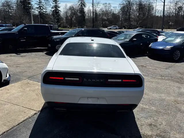 2015 Dodge Challenger 2dr Cpe SXT - Photo 10