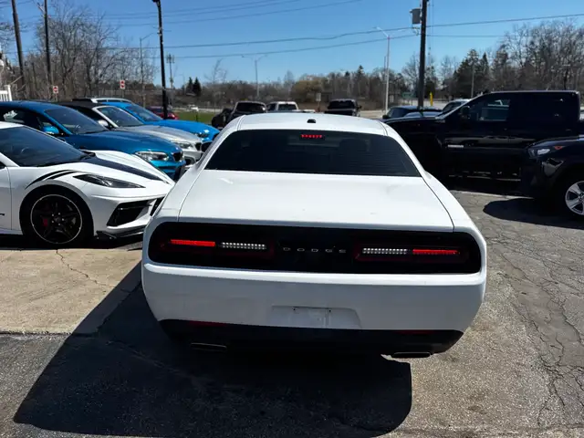 2015 Dodge Challenger 2dr Cpe SXT - Photo 15