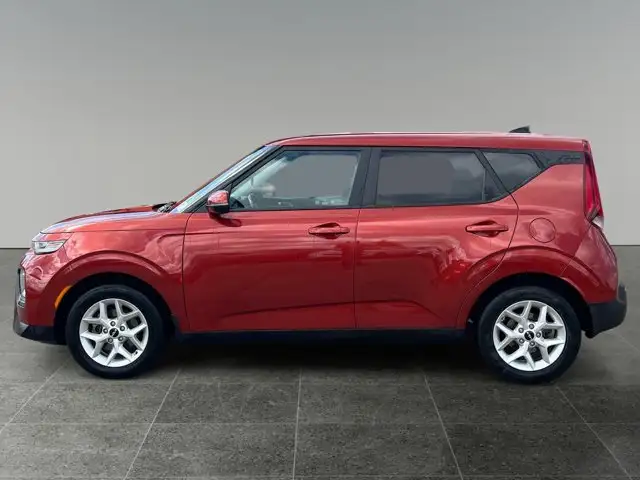 2022 Kia Soul EX - Photo 2