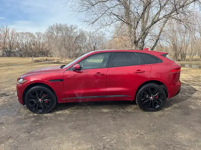 2017 Jaguar F-Pace - Photo 3